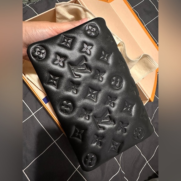 Louis Vuitton Pochette Coussin - Picture 4 of 11